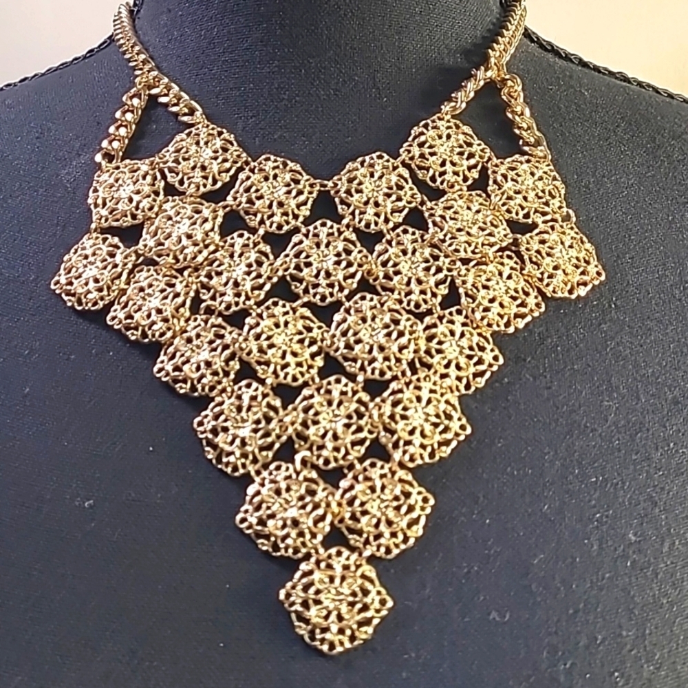 Gold Tone Vintage Necklace 16 Inches